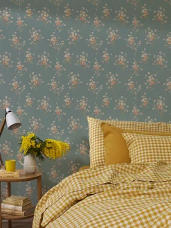 Laurel Green Daisy Bouquet Wallpaper