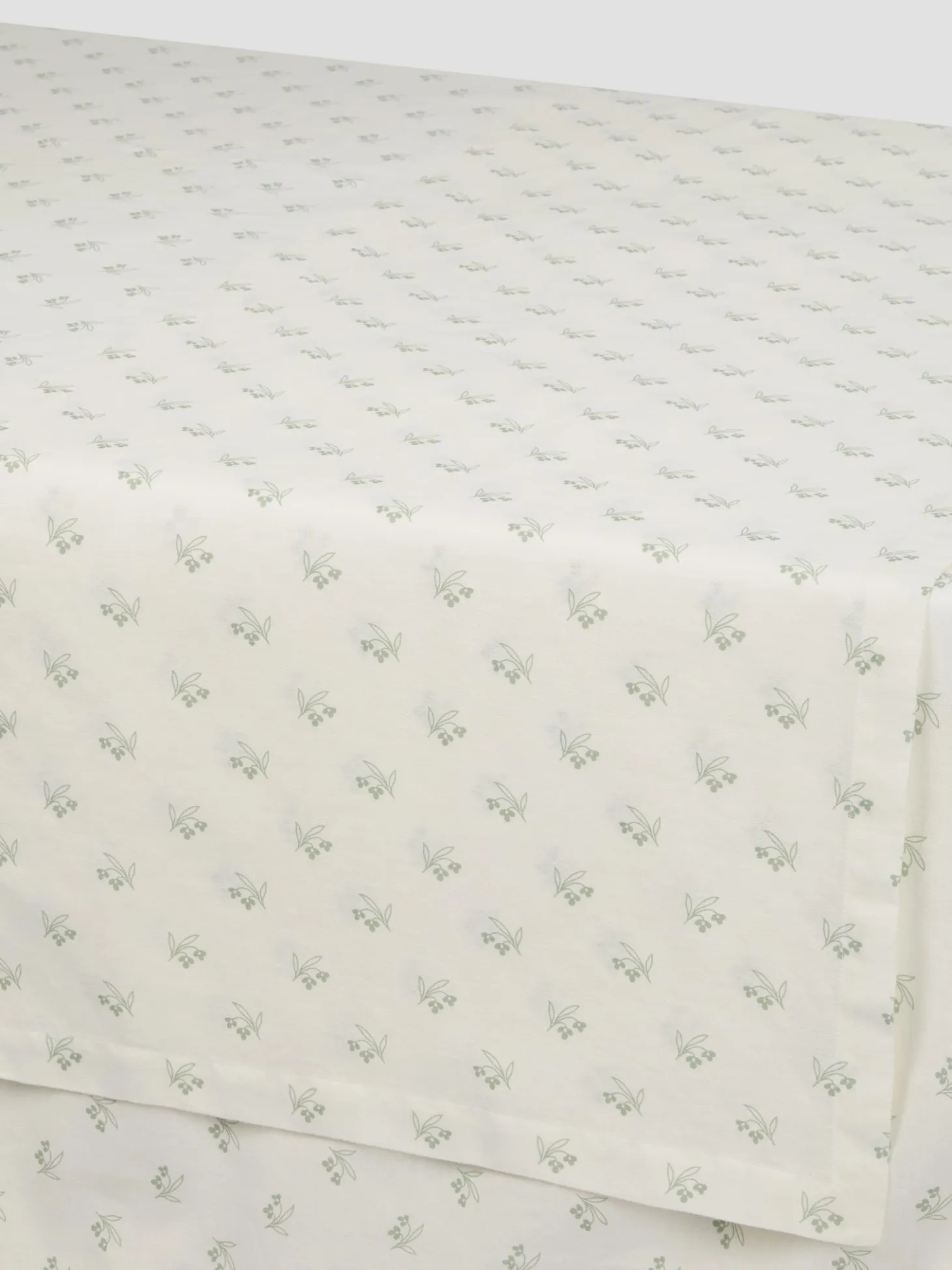 Mellow Green Martha Floral Linen Blend Table Runner