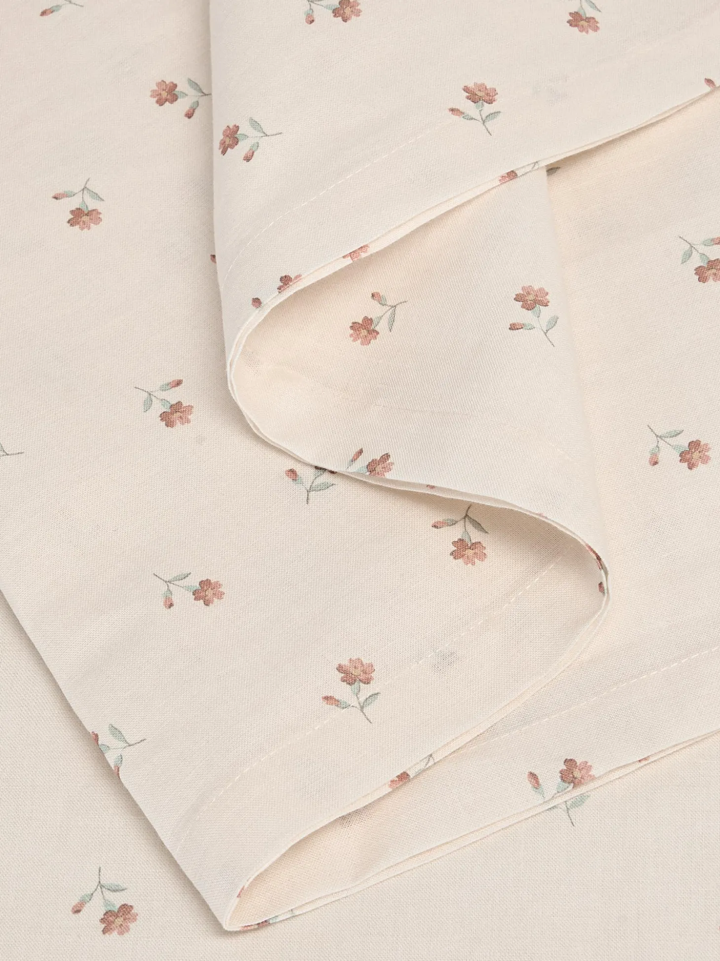 Pearl Posy Bud Linen Blend Table Runner